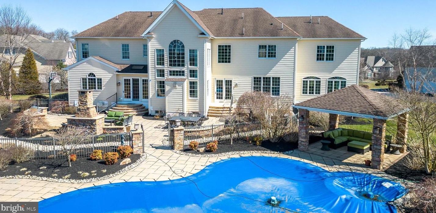 11 Holme Ct, Upper Makefield PA  18940-3024 exterior