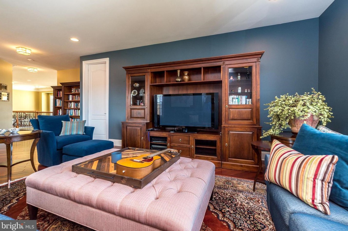 11 Holme Ct, Upper Makefield PA  18940-3024 exterior