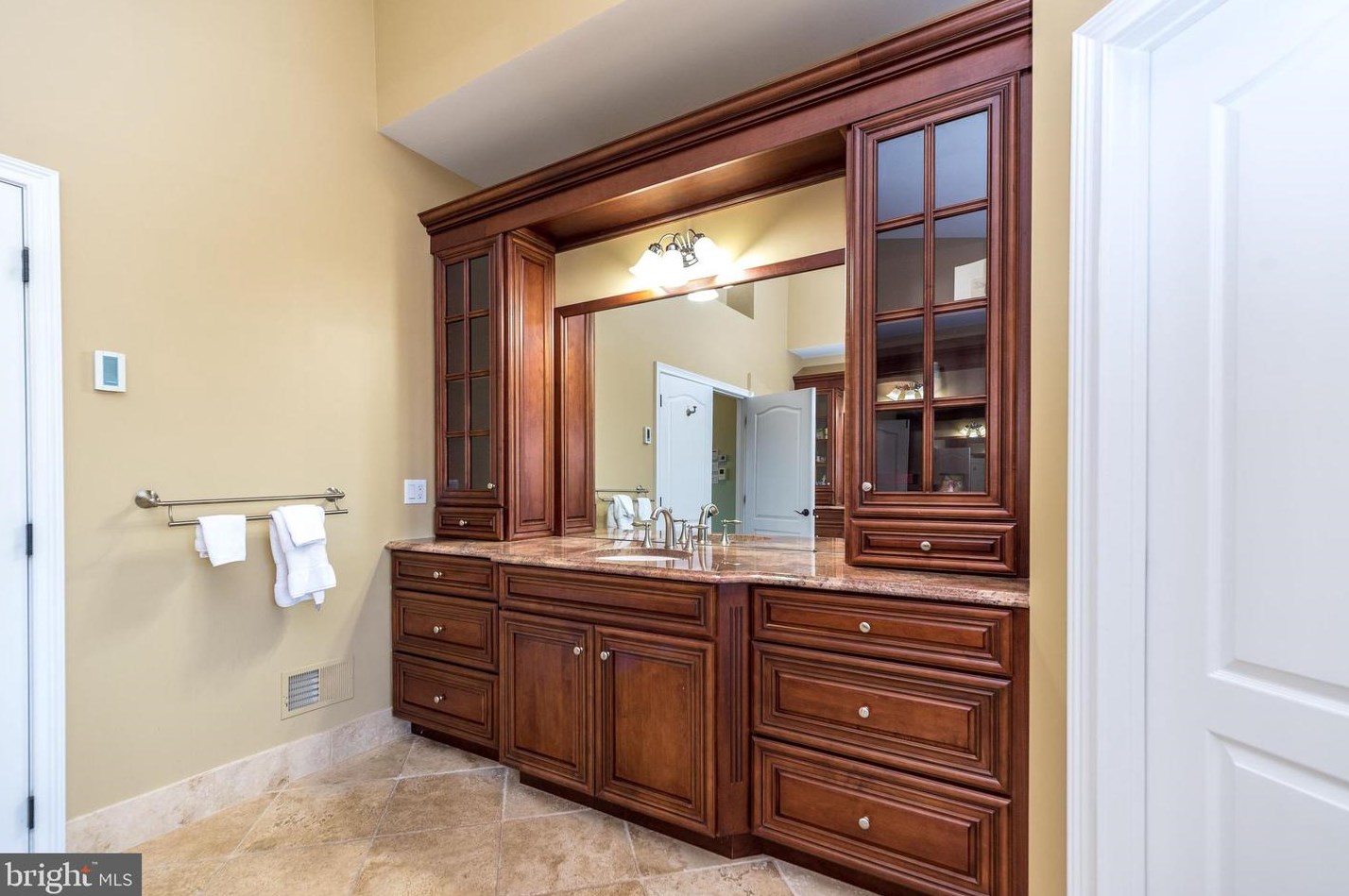 11 Holme Ct, Upper Makefield PA  18940-3024 exterior