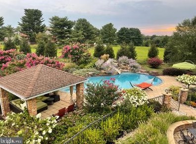 11 Holme Ct, Upper Makefield PA  18940-3024 exterior