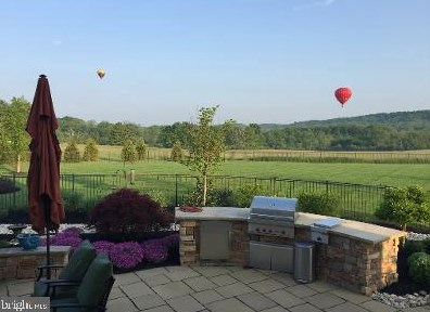 11 Holme Ct, Upper Makefield PA  18940-3024 exterior