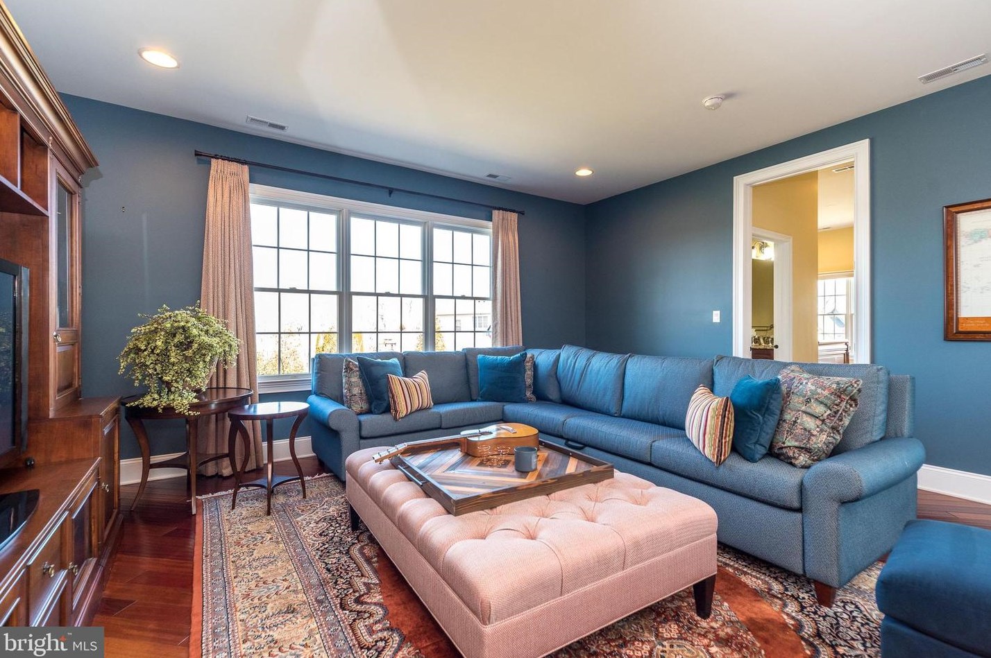 11 Holme Ct, Upper Makefield PA  18940-3024 exterior