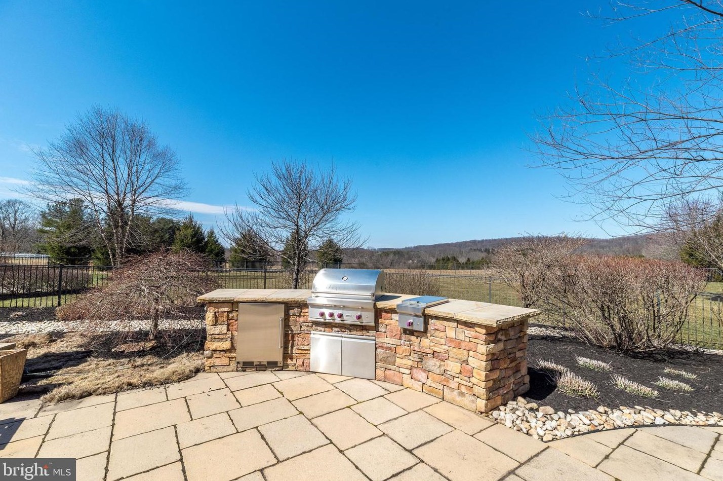 11 Holme Ct, Upper Makefield PA  18940-3024 exterior