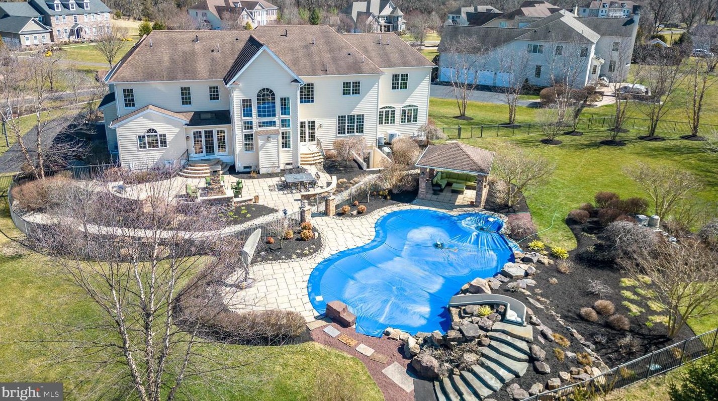 11 Holme Ct, Upper Makefield PA  18940-3024 exterior