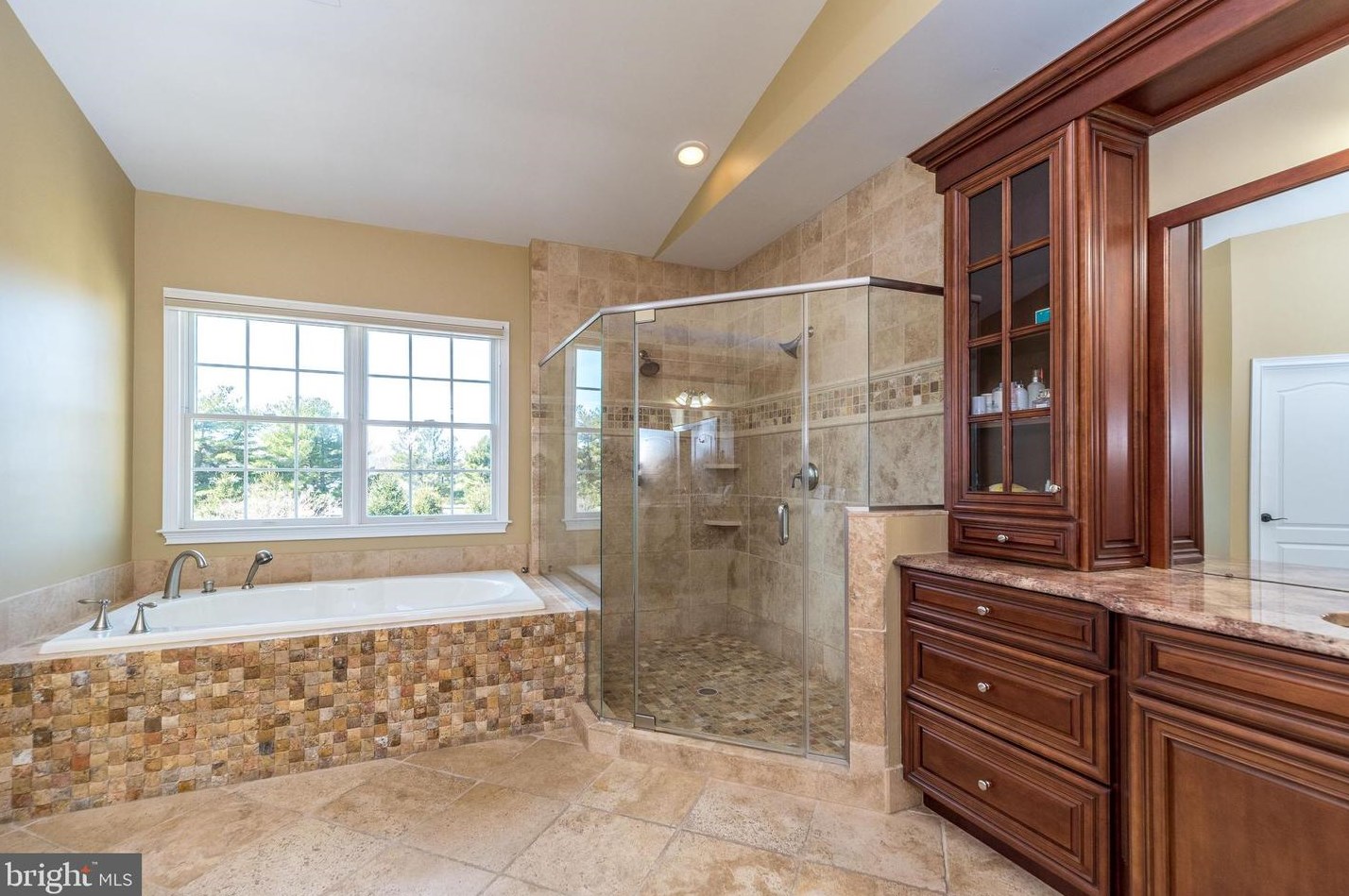 11 Holme Ct, Upper Makefield PA  18940-3024 exterior