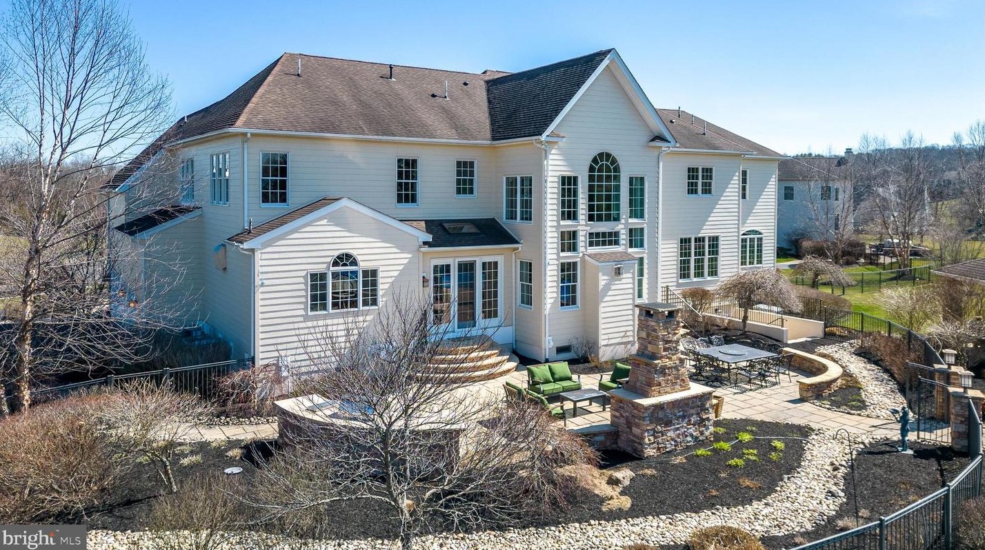 11 Holme Ct, Upper Makefield PA  18940-3024 exterior