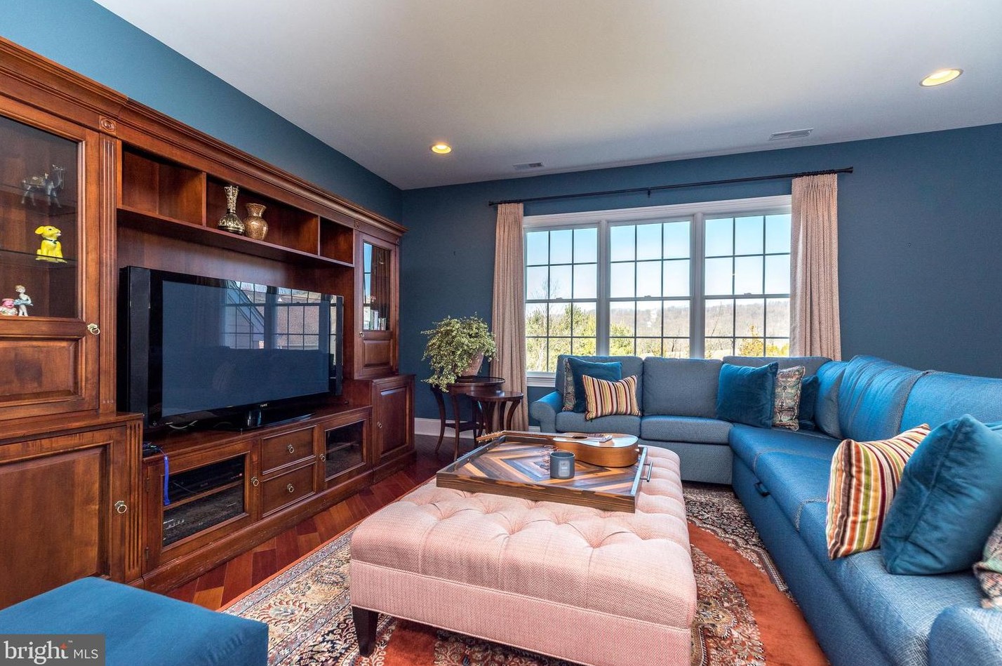 11 Holme Ct, Upper Makefield PA  18940-3024 exterior