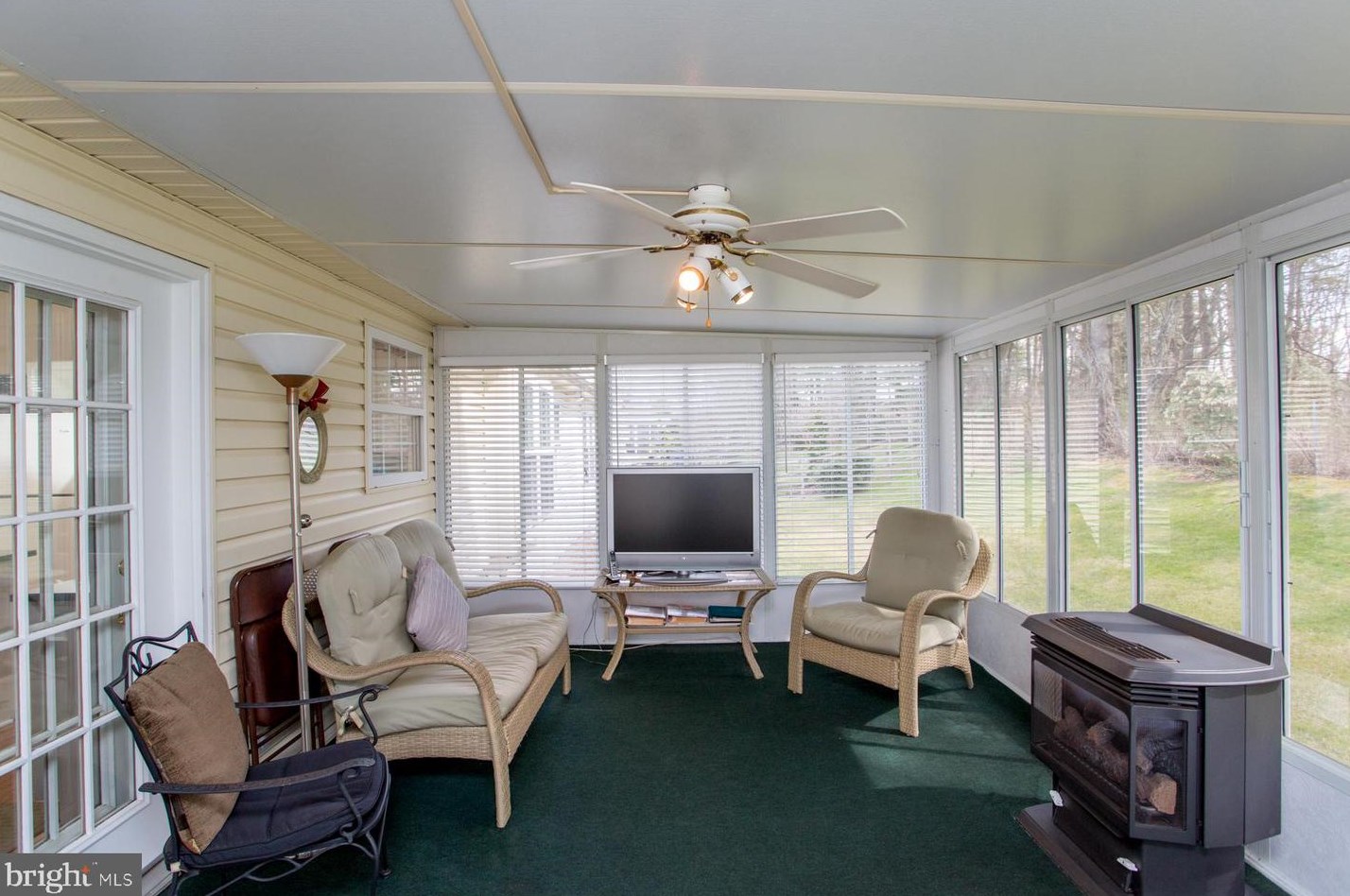 98 Steeplechase Dr, Gardenville PA  18901-5714 exterior