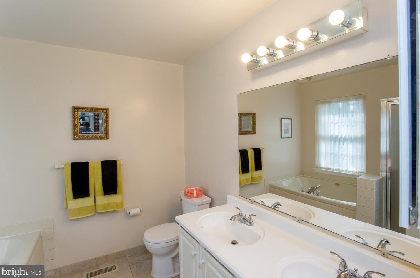 98 Steeplechase Dr, Gardenville PA  18901-5714 exterior