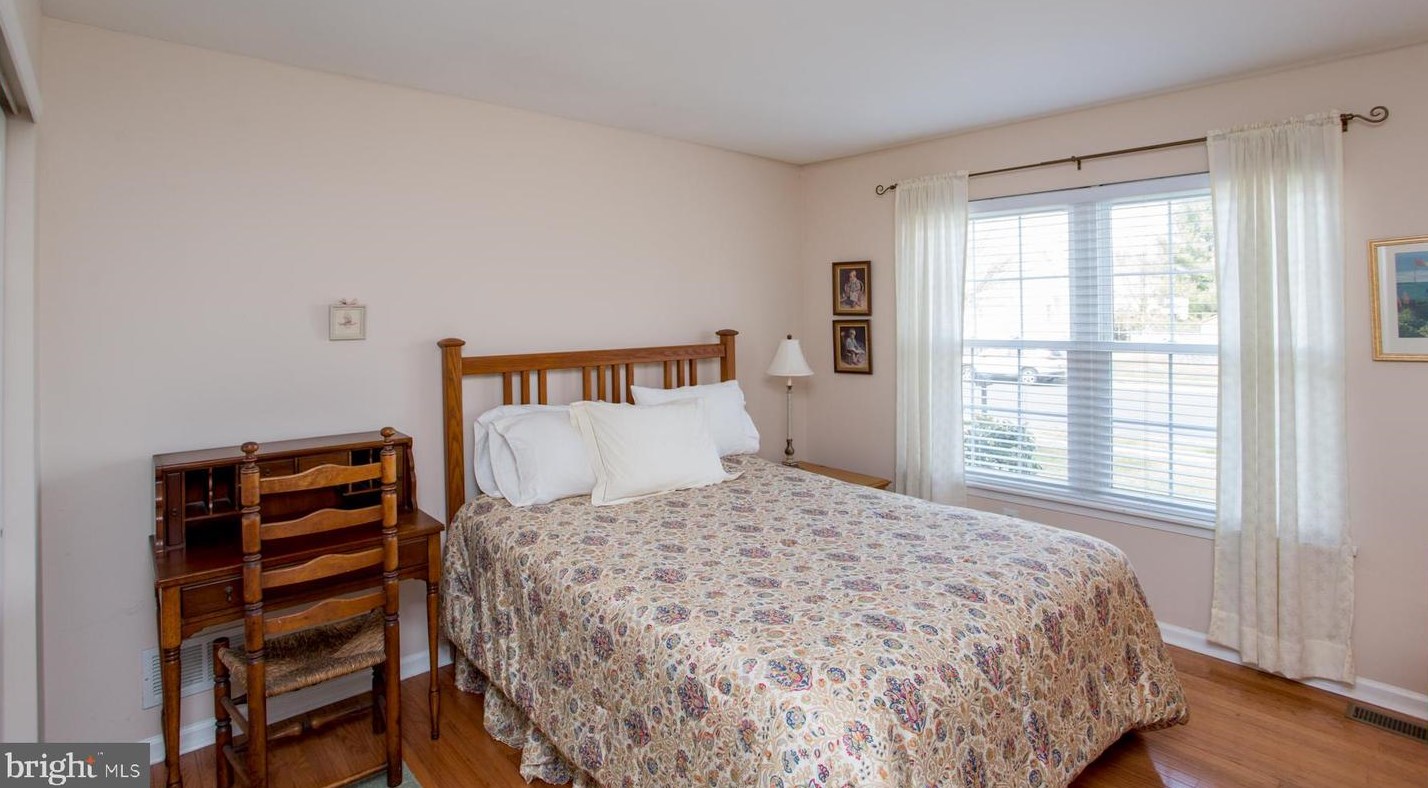 98 Steeplechase Dr, Gardenville PA  18901-5714 exterior