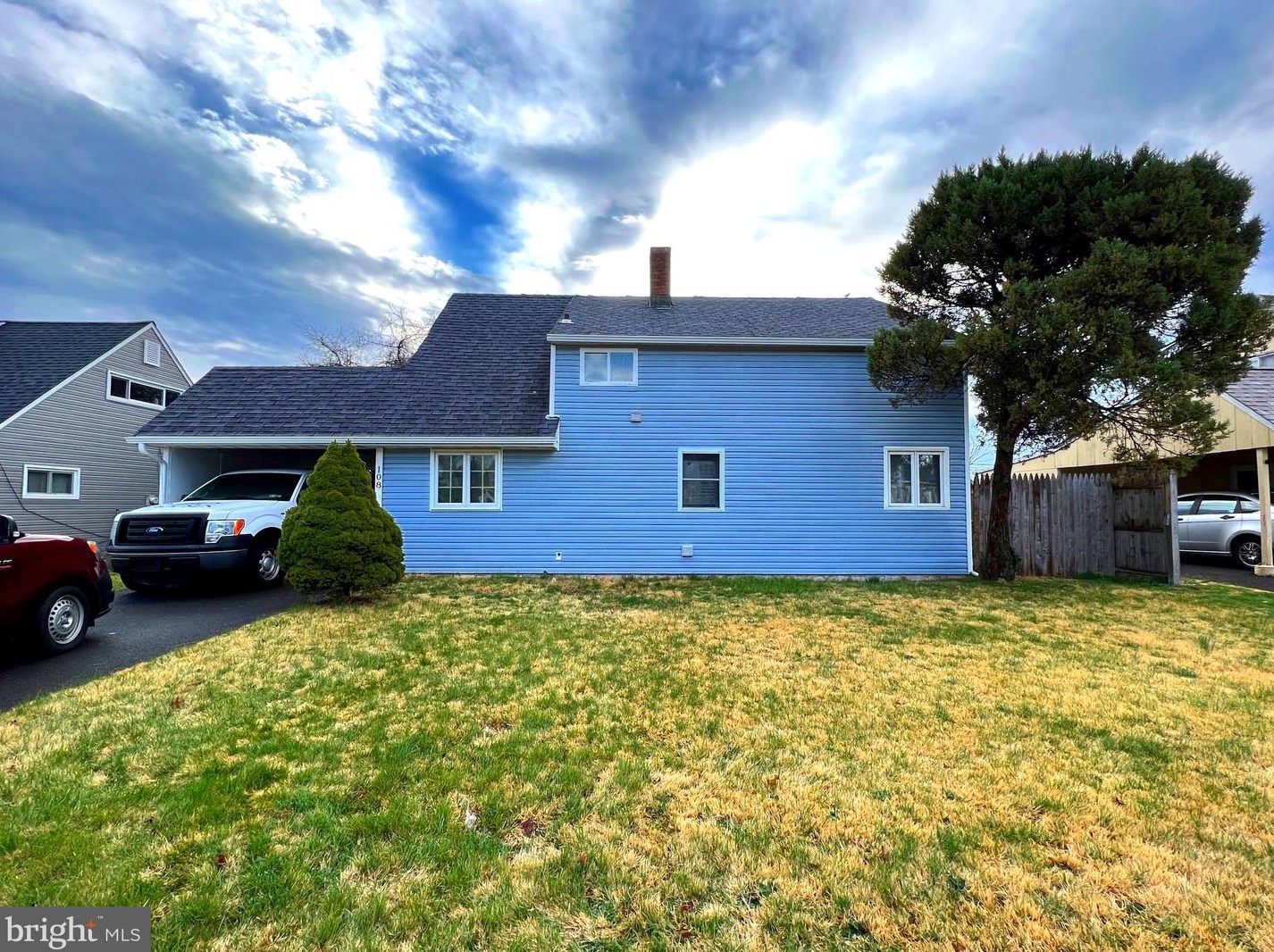 108 Goldengate Rd, Levittown, PA 19057