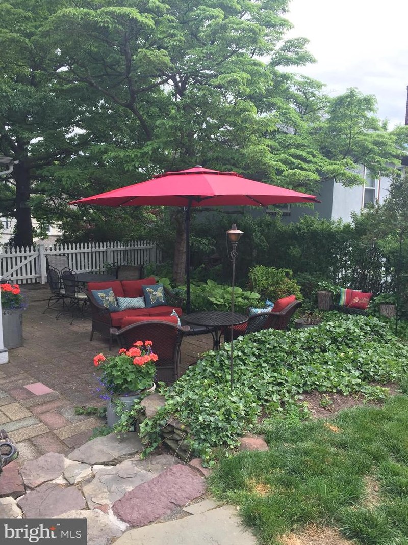 27 Green St, Sellersville PA  18960-2407 exterior