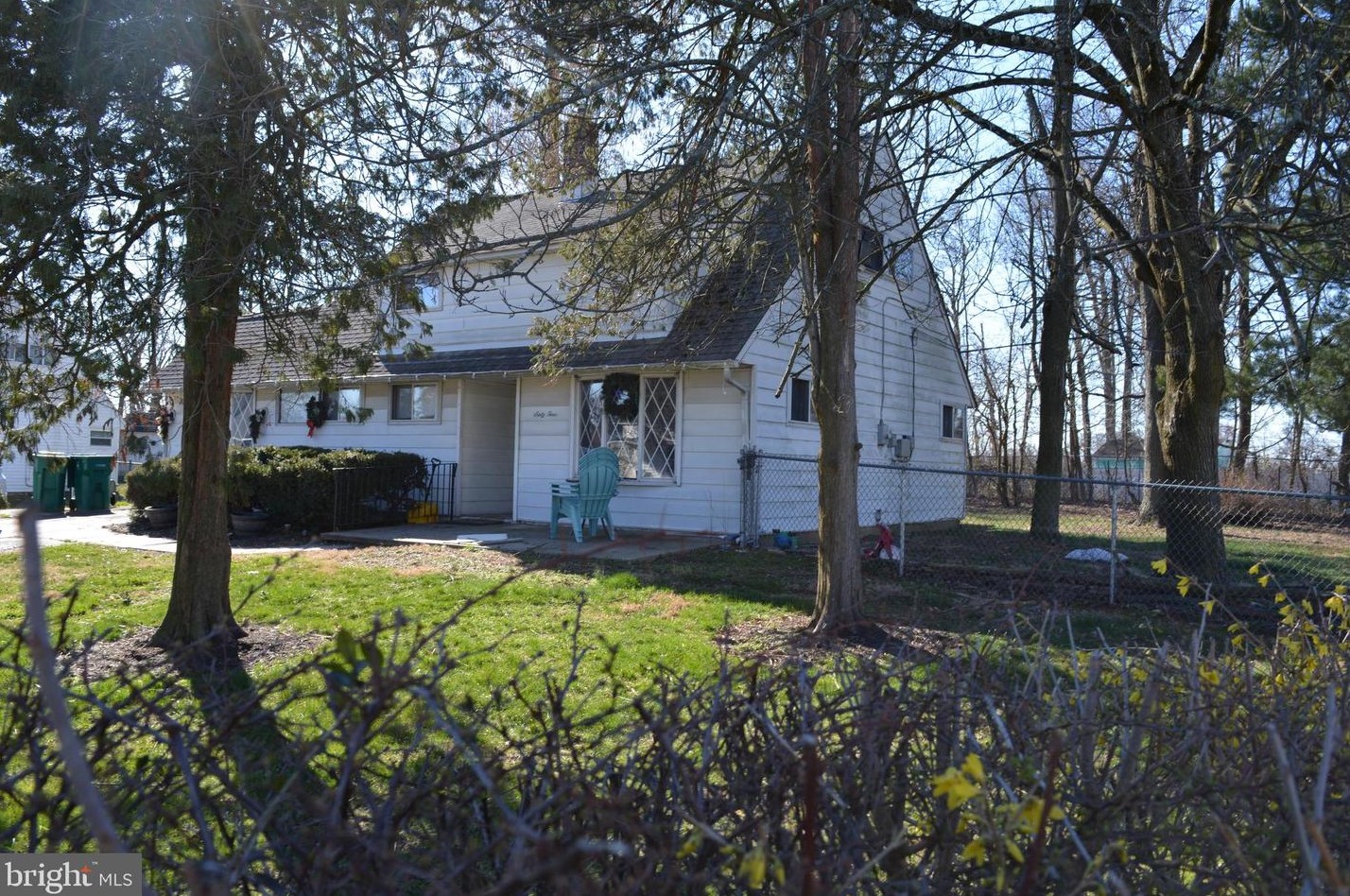 64 Goldenridge Dr, Levittown, PA 19057-3204