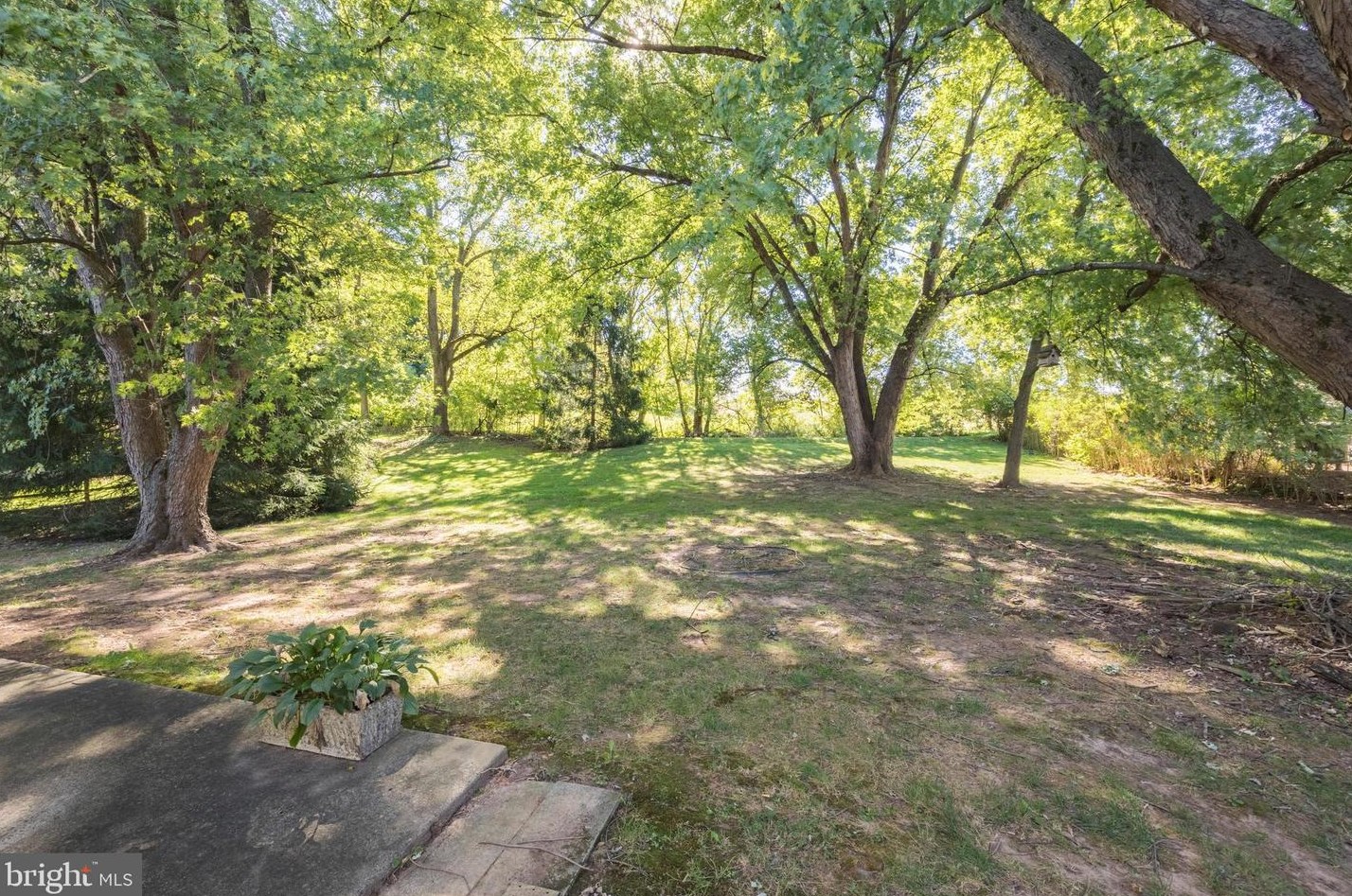 120 Lehigh Dr, Southampton, PA 18954-1954