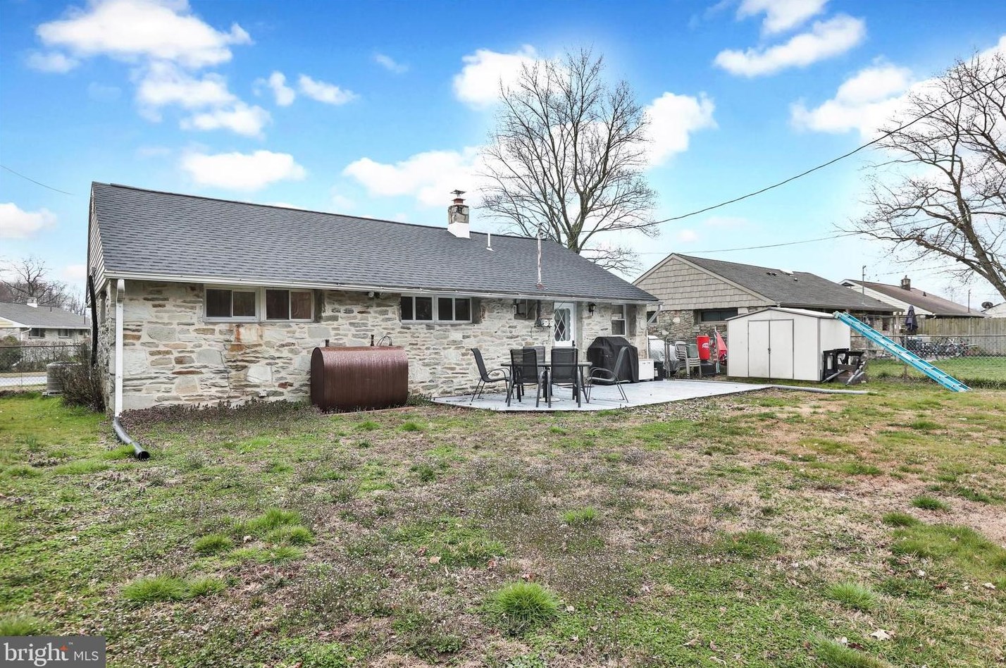 2605 Woodlawn Dr, Edgely PA  19007-2035 exterior