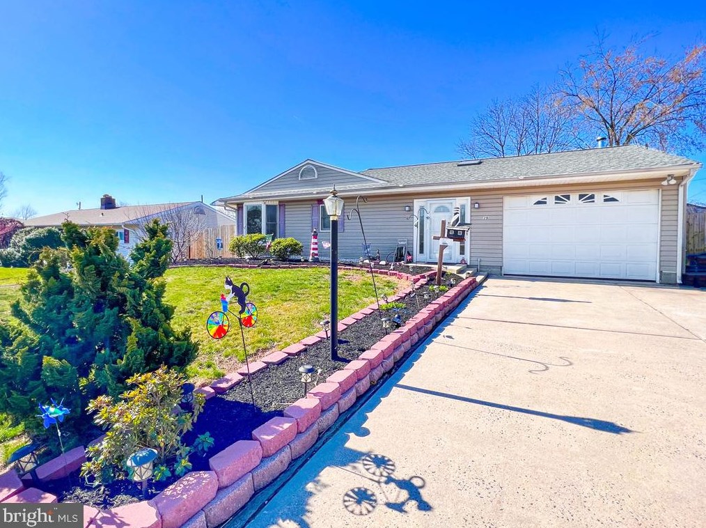 39 Morning Glory Ln, Levittown, PA 19054-2023