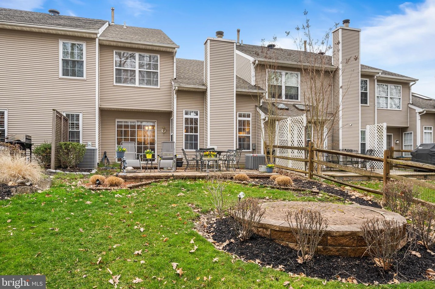 33 Cypress Pl, Upper Makefield PA  18940-9272 exterior