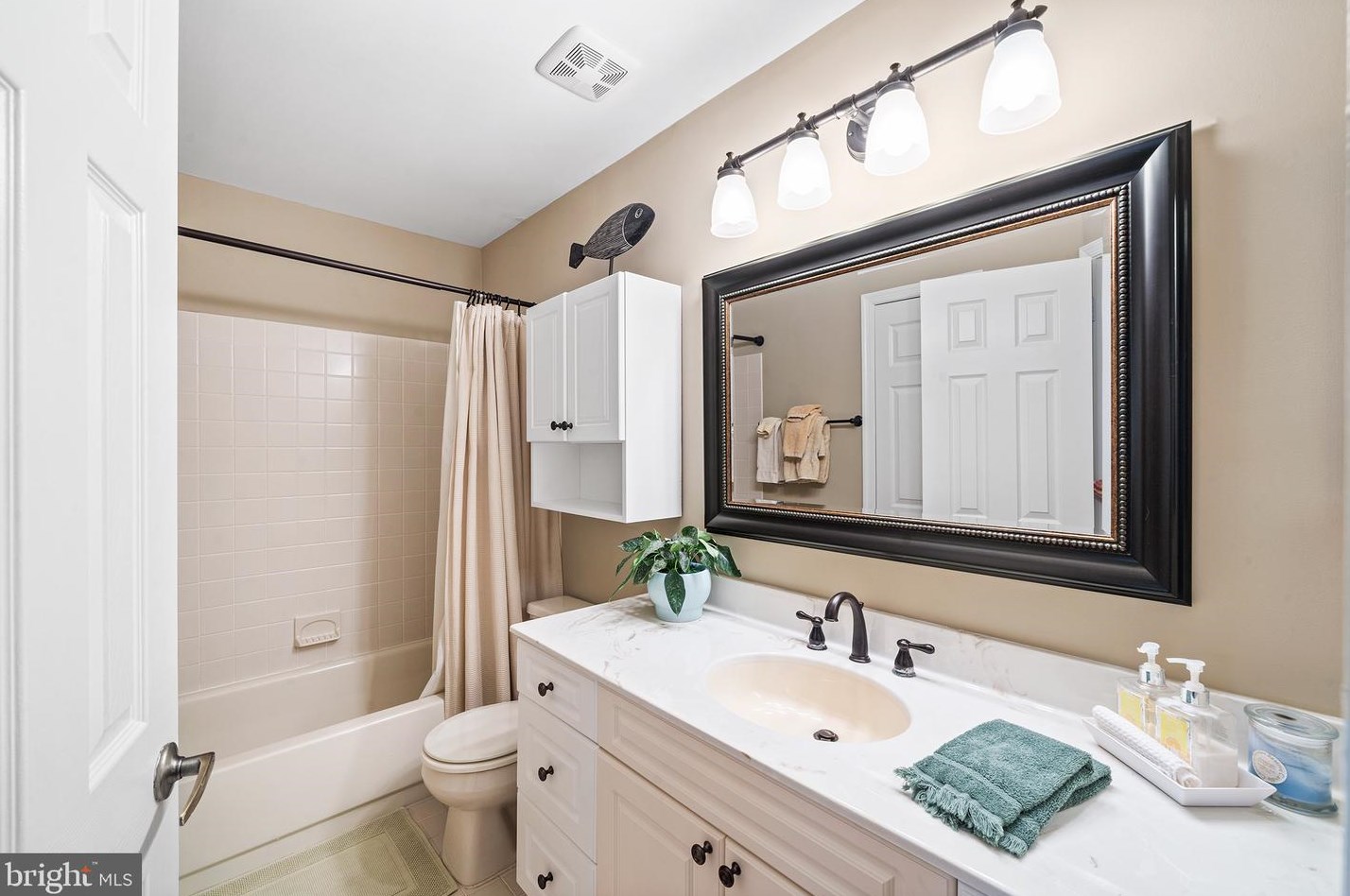 33 Cypress Pl, Upper Makefield PA  18940-9272 exterior