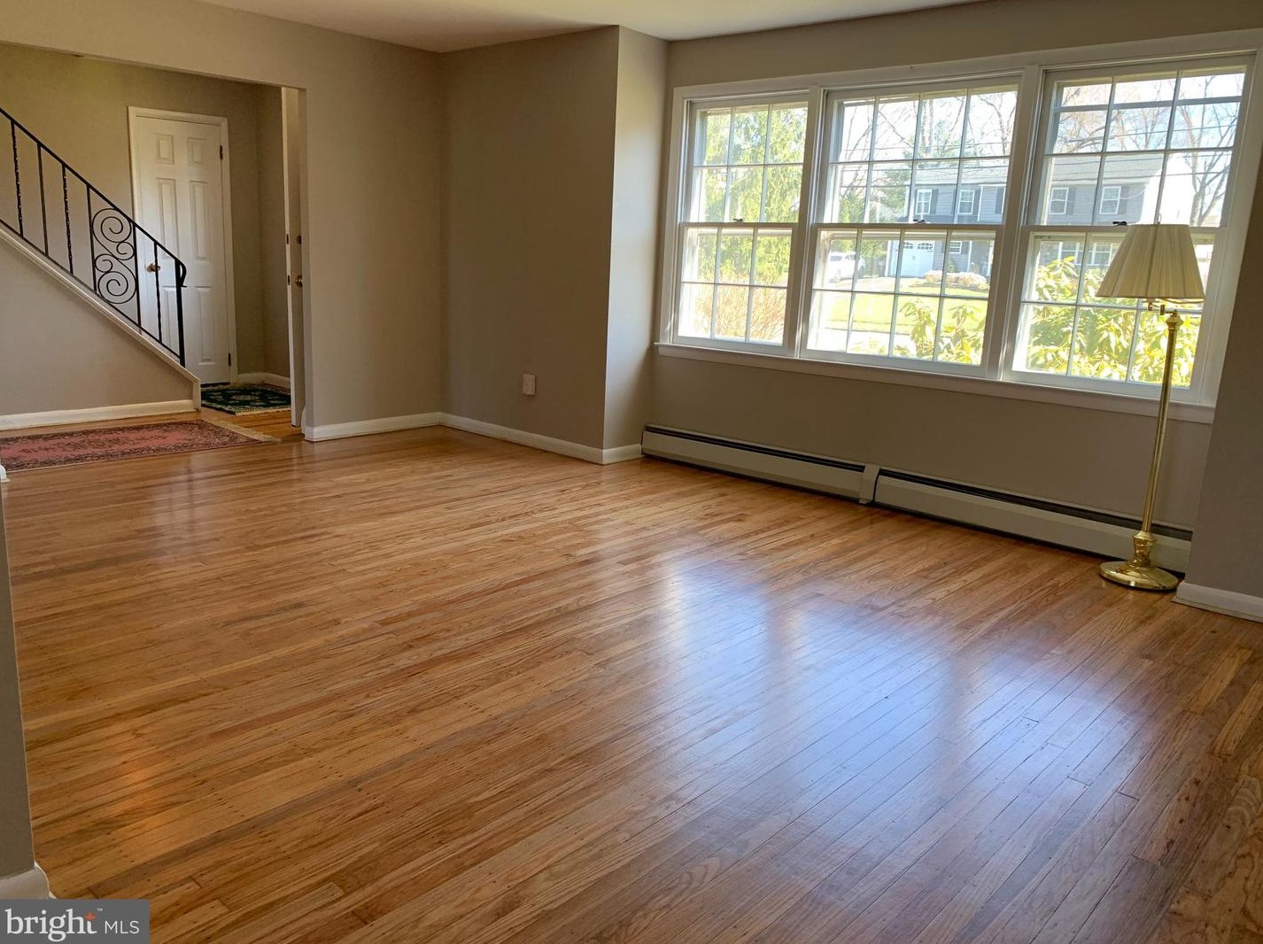 53 Sioux Rd, Gardenville, PA