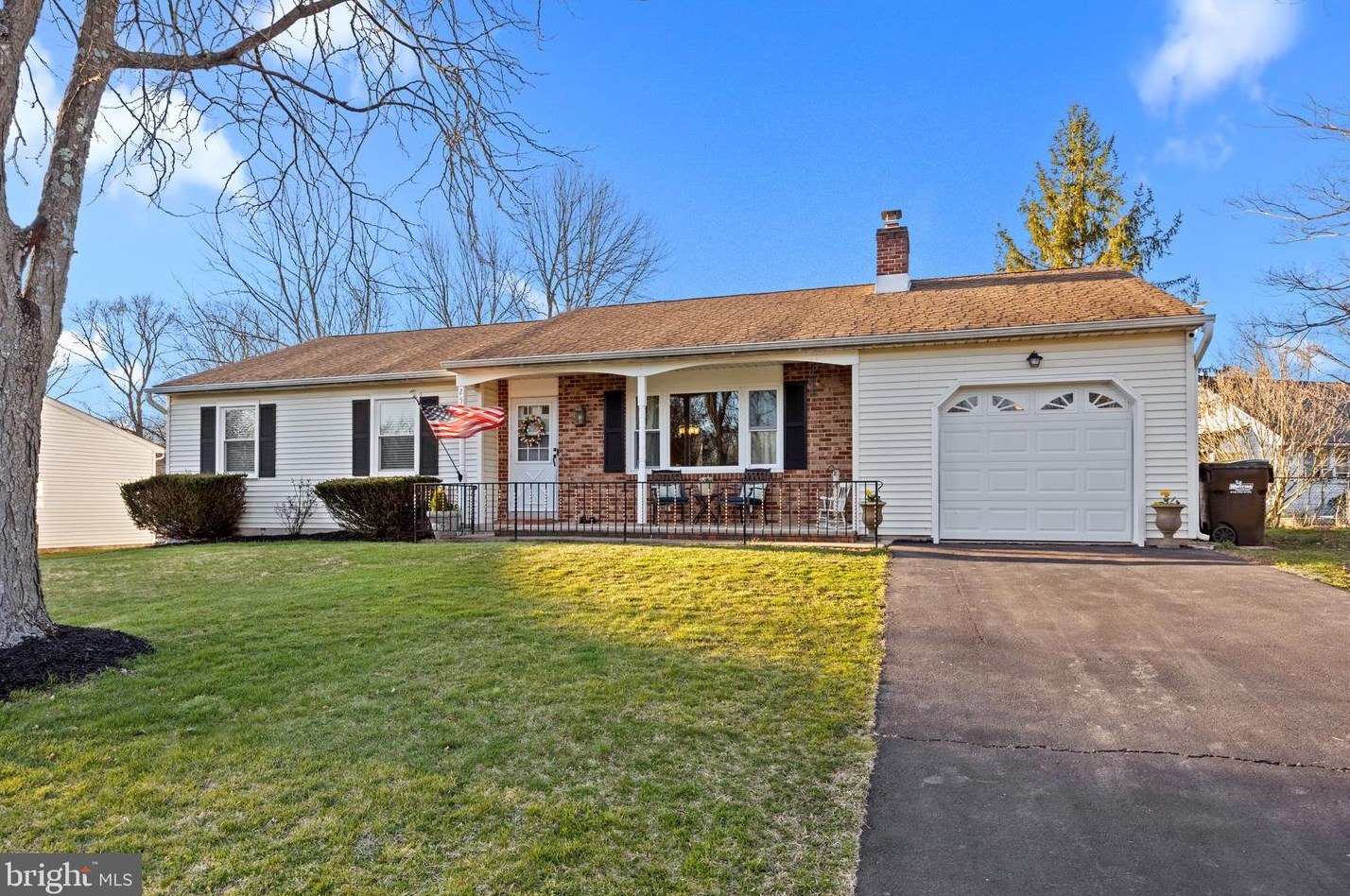 25 Lenape Dr, Sellersville, PA 18960-1566