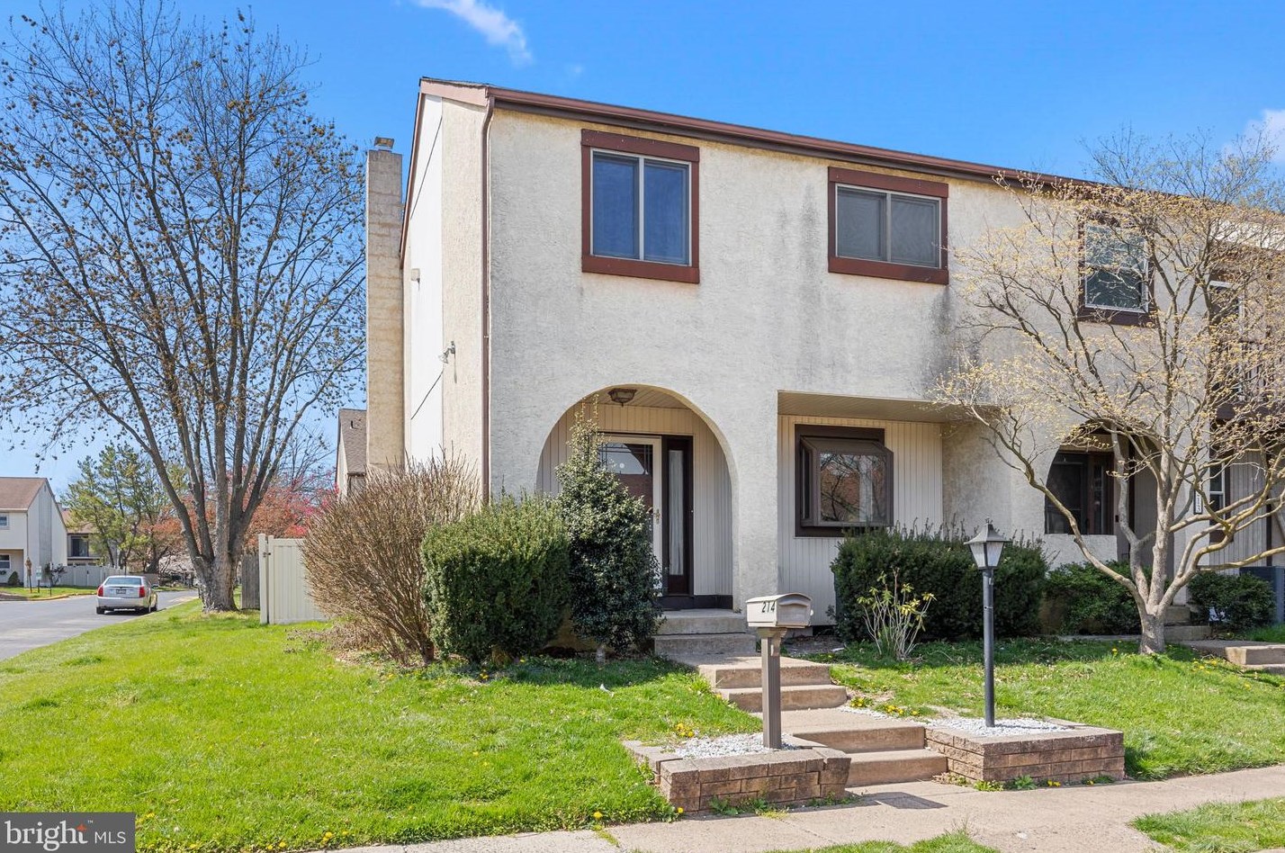 214 Bradley Ct, Southampton, PA 18966-2742