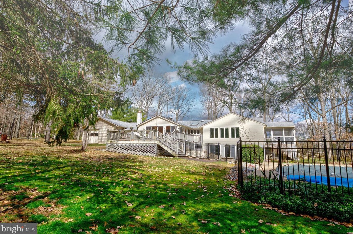 1096 Creamery Rd, Perkasie, PA 18944-2912