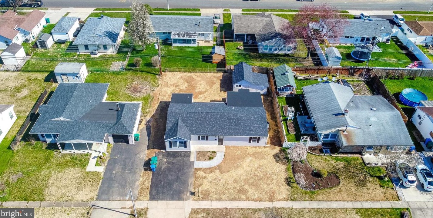 21 Indian Park Rd, Levittown, PA 19057-2213