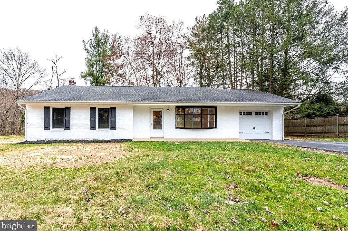 145 Shady Retreat Rd, Gardenville, PA