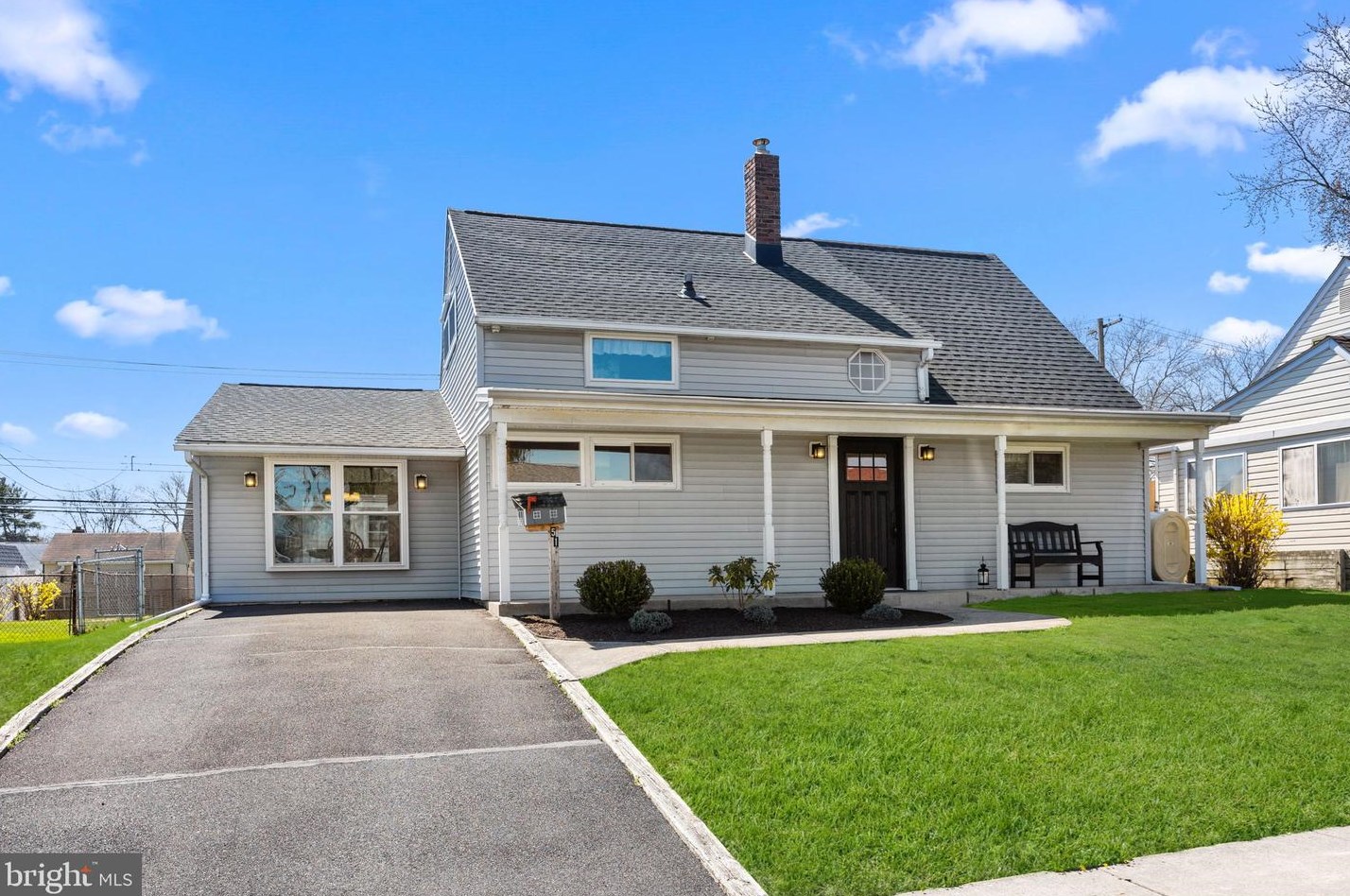 51 Robin Hill Ln, Levittown, PA 19055-1410
