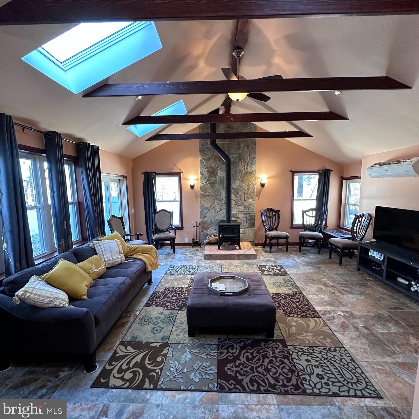 157 Pinehill Rd, Langhorne, PA 19053