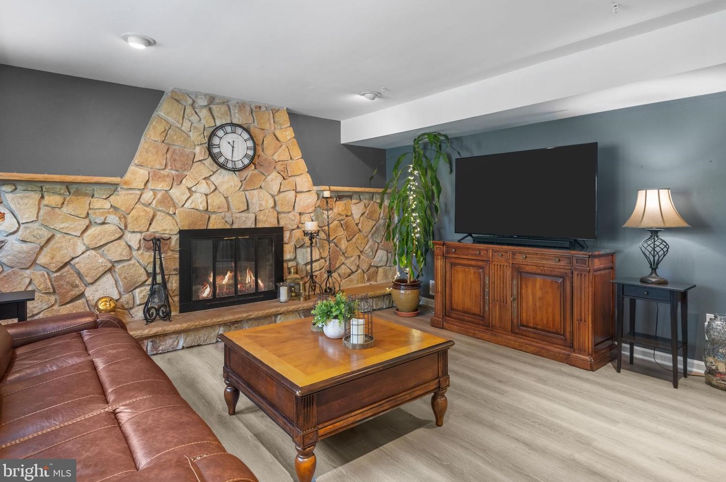 17 Connover Pl, Upper Makefield PA  18940-1117 exterior