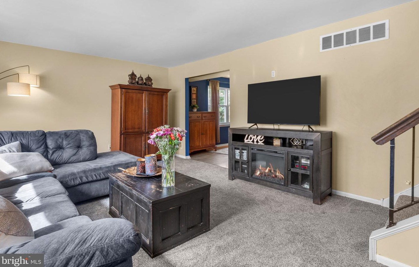 17 Connover Pl, Upper Makefield PA  18940-1117 exterior