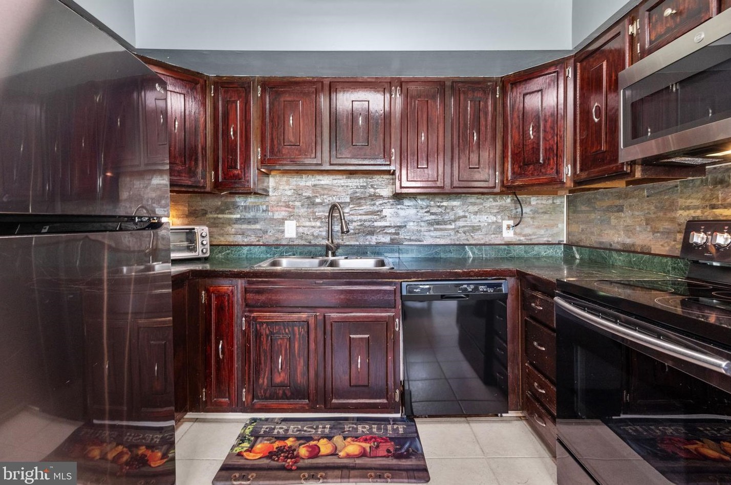 17 Connover Pl, Upper Makefield PA  18940-1117 exterior