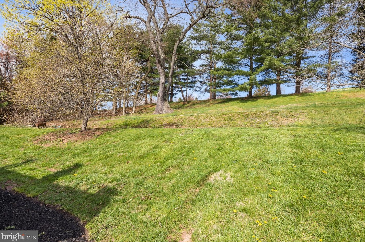 17 Connover Pl, Upper Makefield PA  18940-1117 exterior