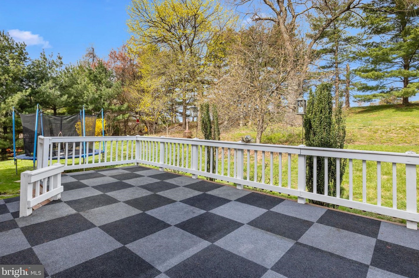 17 Connover Pl, Upper Makefield PA  18940-1117 exterior