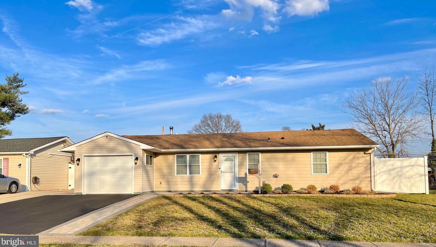 34 Shepherd Ln, Levittown, PA 19055