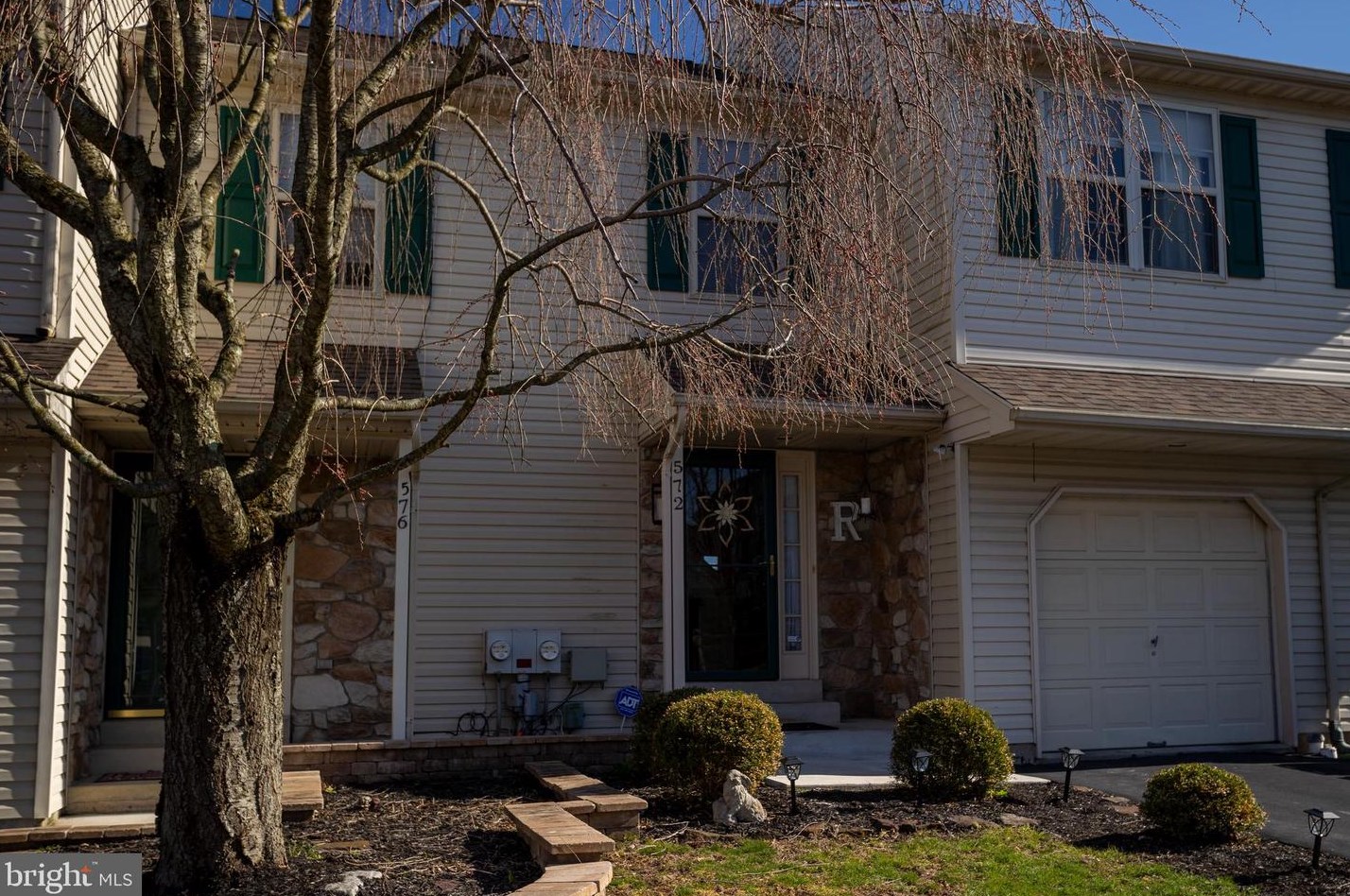 572 Campus Dr, Perkasie, PA 18944-4504