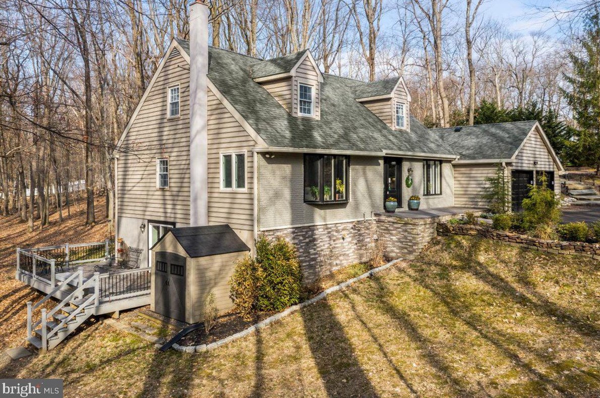 3656 Dogwood Ln, Gardenville, PA