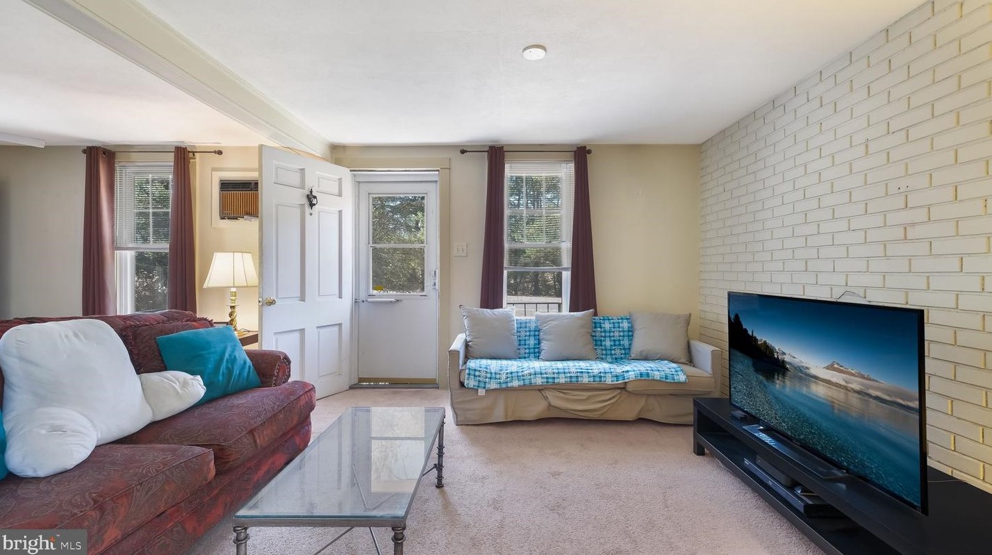 3061 Swamp Rd, Gardenville PA  18902-1673 exterior