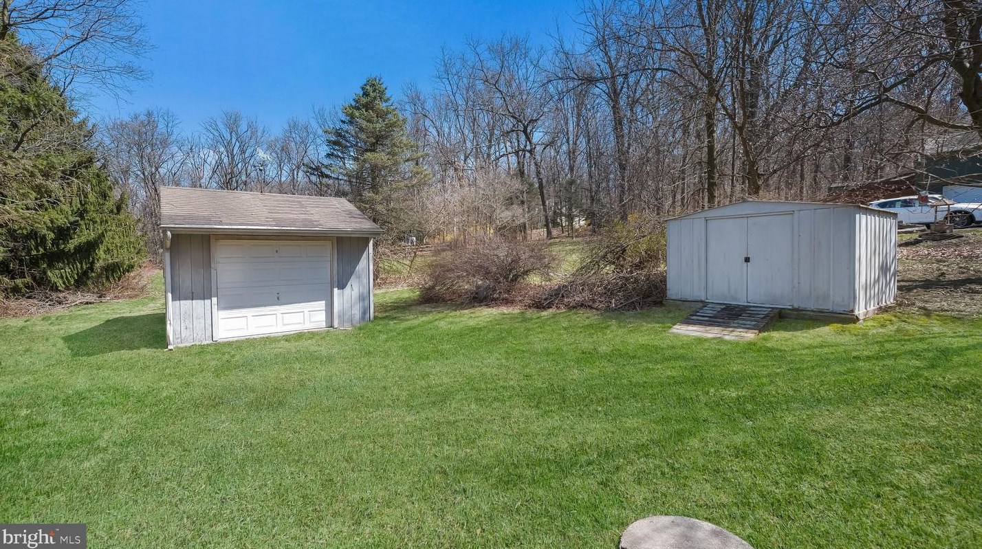 3061 Swamp Rd, Gardenville PA  18902-1673 exterior