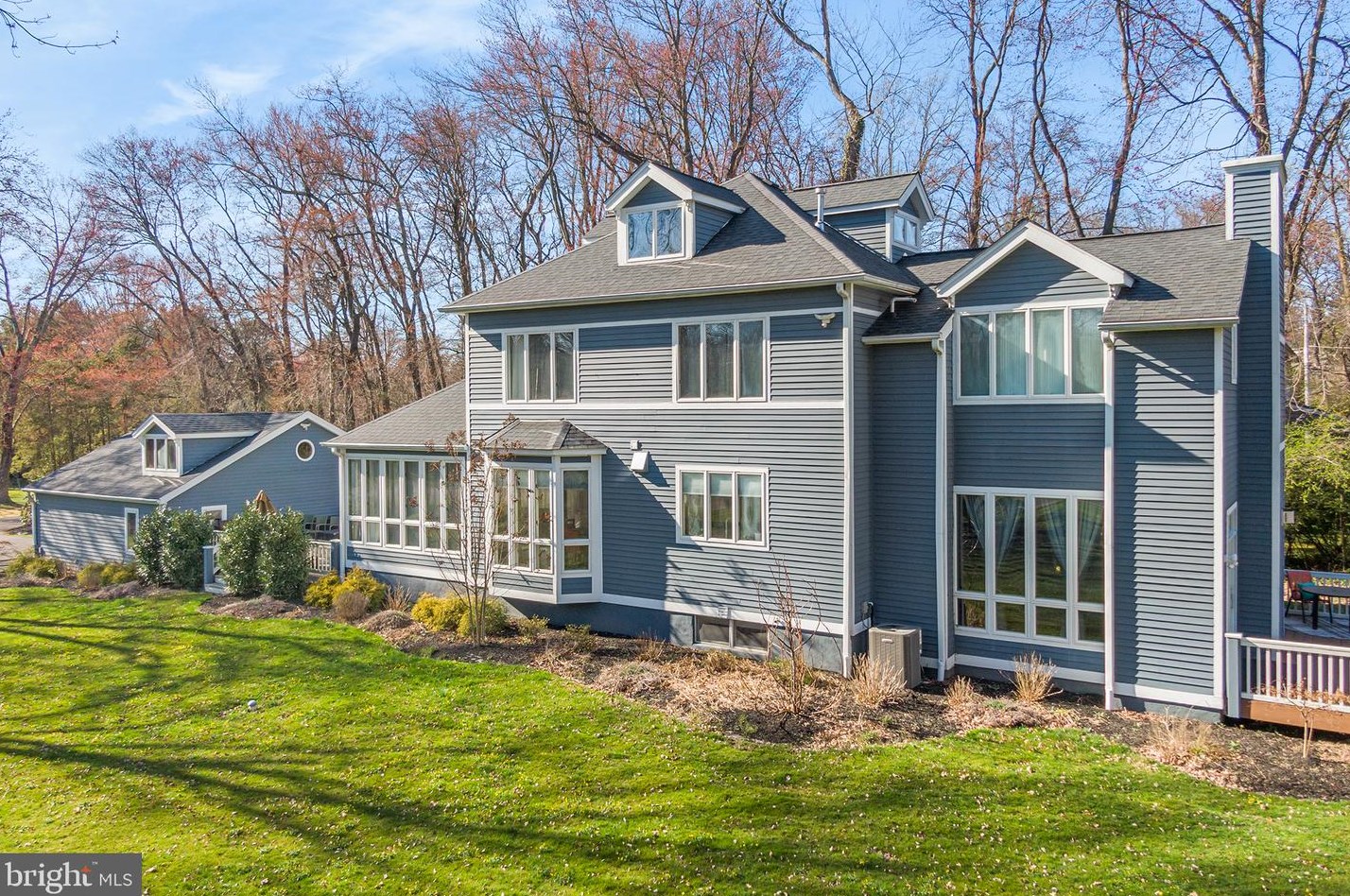 2 Morningside Dr, Yardley, PA 19067