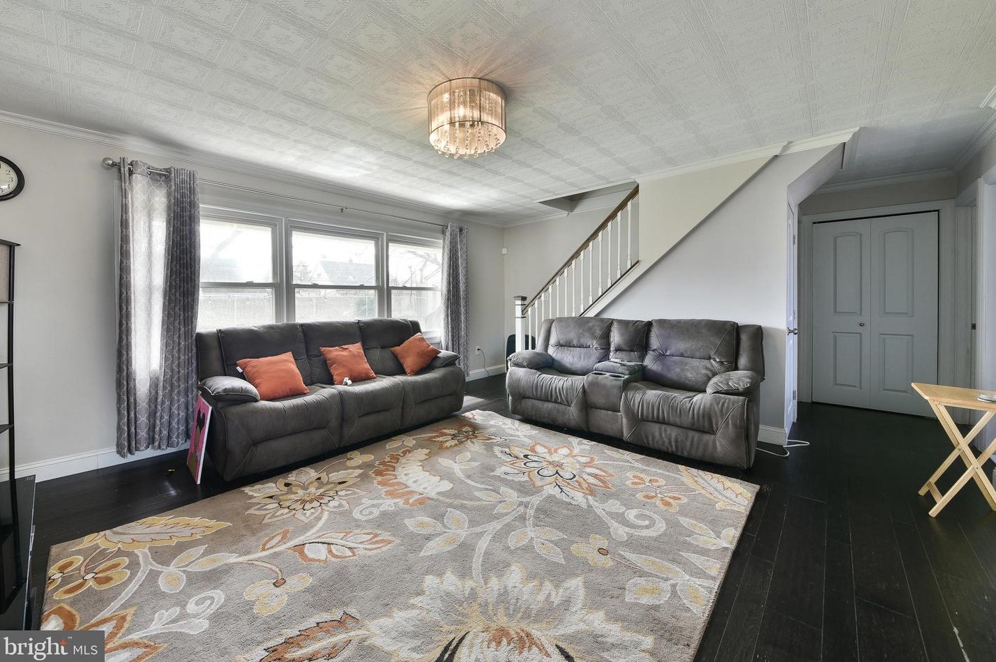16 Nightingale Ln, Levittown, PA 19054-3309