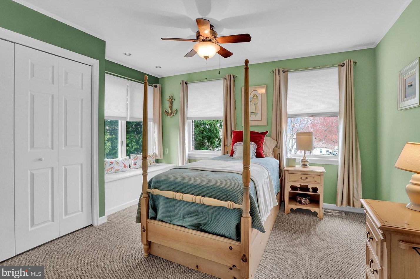 29 Bedford Ln, Upper Makefield PA 18940-1178 exterior