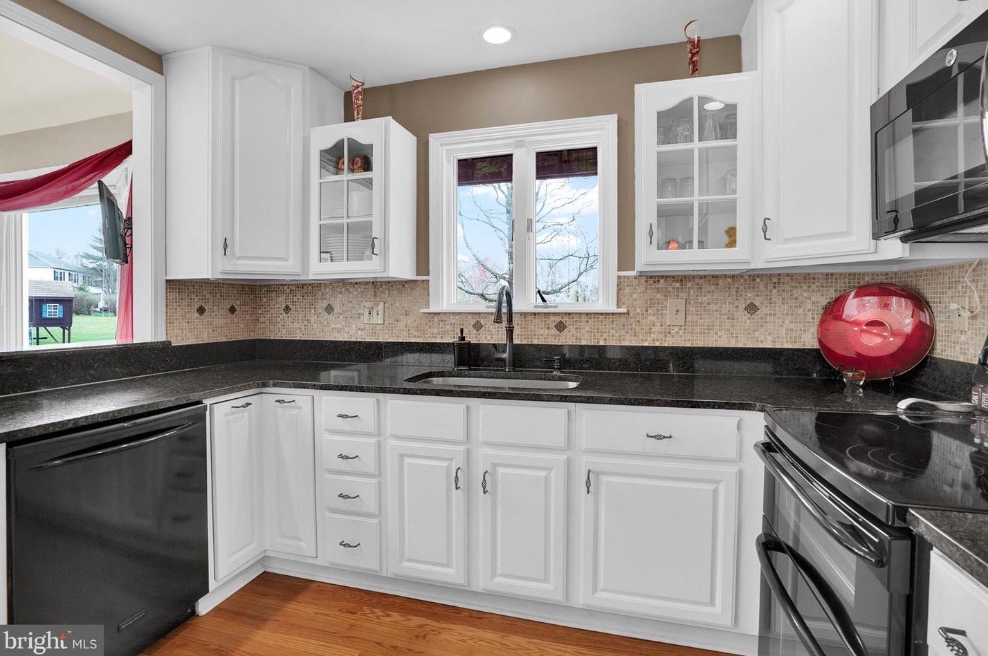 29 Bedford Ln, Upper Makefield PA 18940-1178 exterior