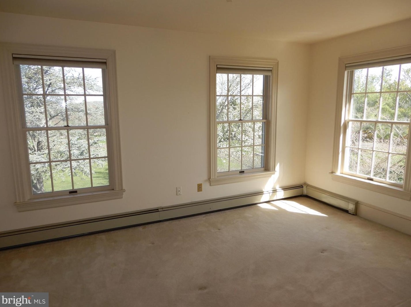 1 Spring Oak Dr, Upper Makefield PA  18940-2528 exterior