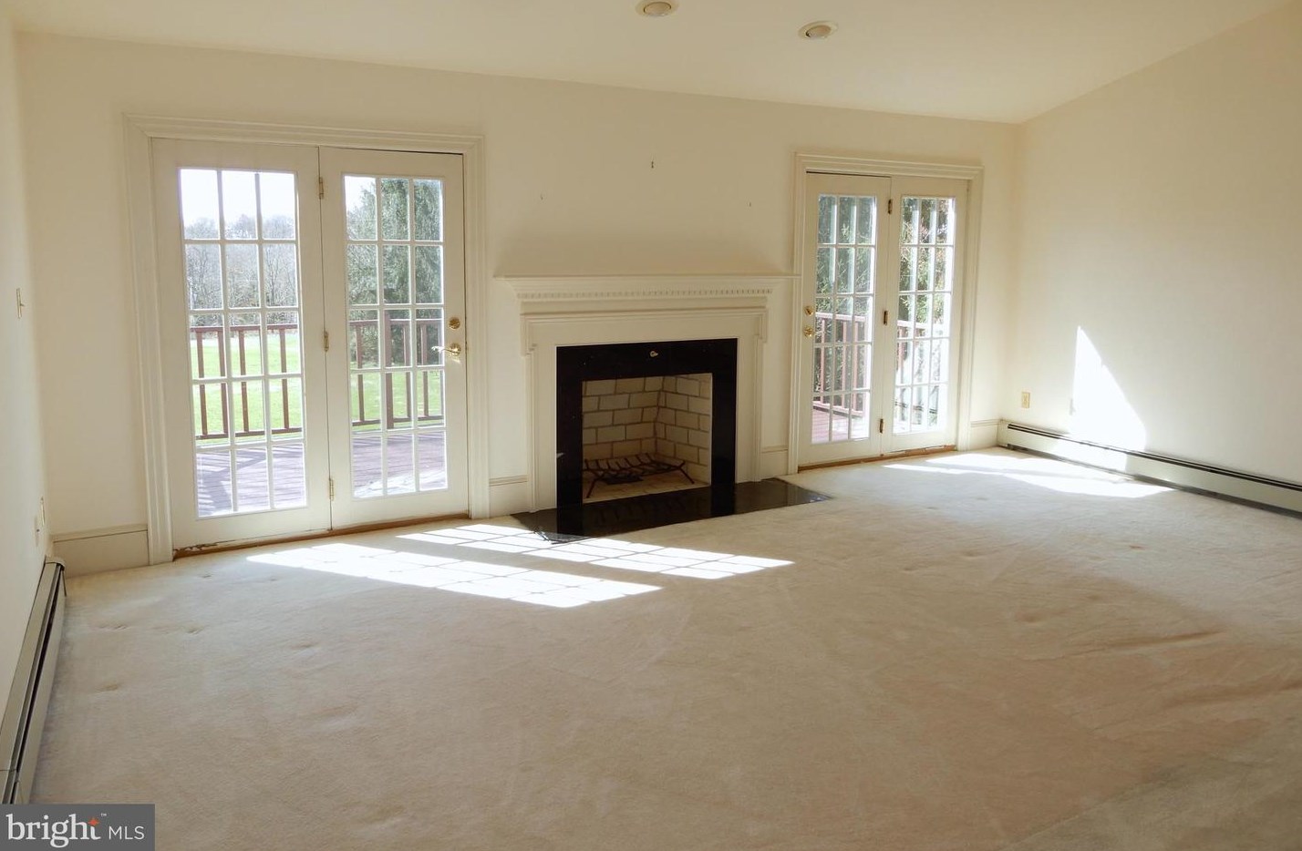 1 Spring Oak Dr, Upper Makefield PA  18940-2528 exterior