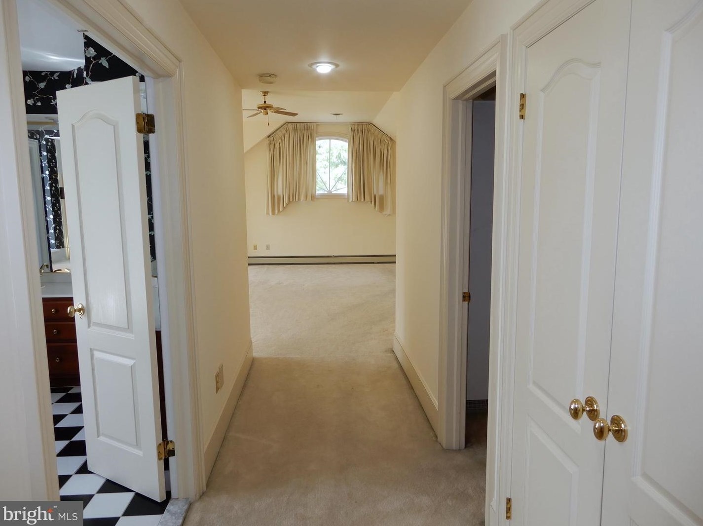 1 Spring Oak Dr, Upper Makefield PA  18940-2528 exterior