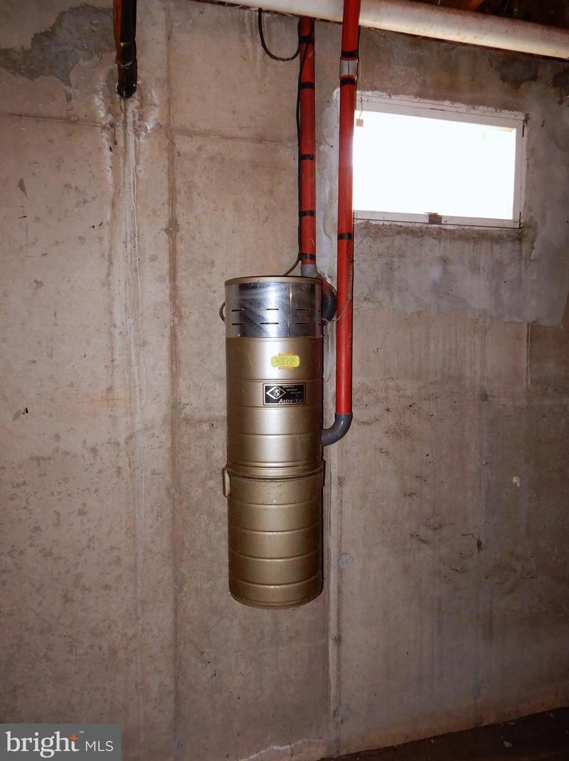 1 Spring Oak Dr, Upper Makefield PA  18940-2528 exterior