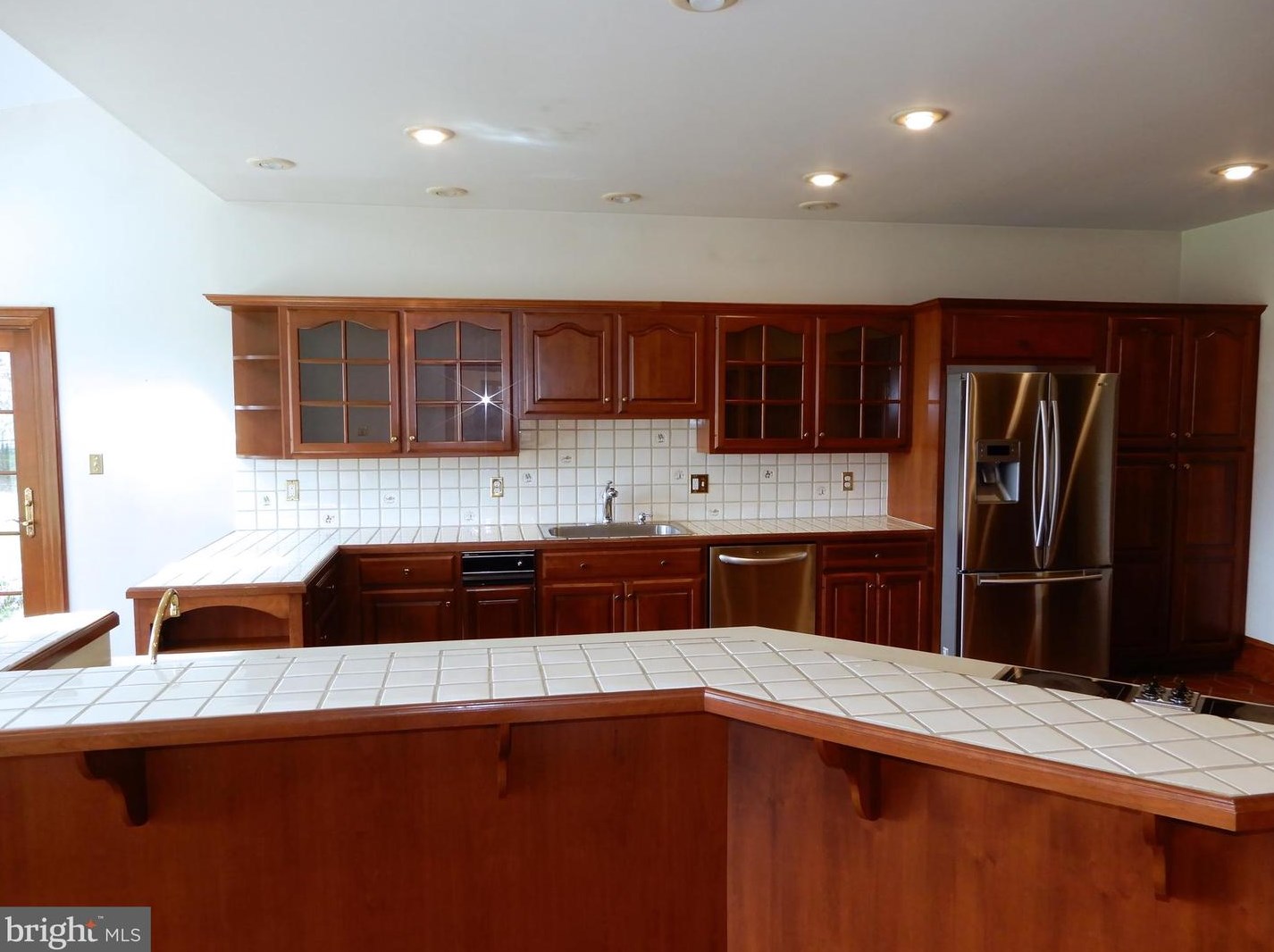 1 Spring Oak Dr, Upper Makefield PA  18940-2528 exterior