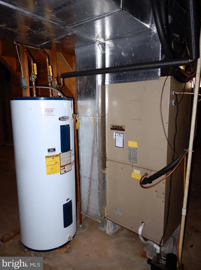 1 Spring Oak Dr, Upper Makefield PA  18940-2528 exterior